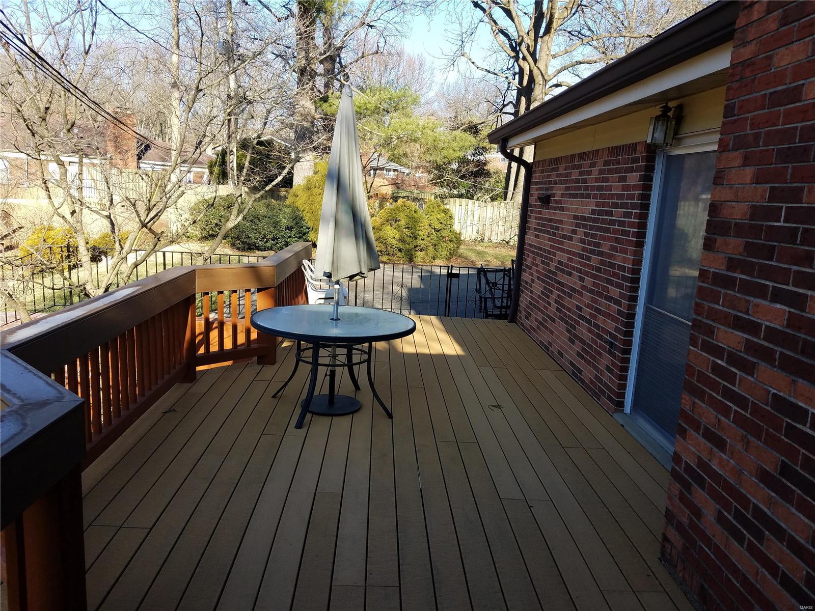 36 Ridgepoint Drive Chesterfield, MO 63017 - Photo 3 of 14 Gallery Image 3