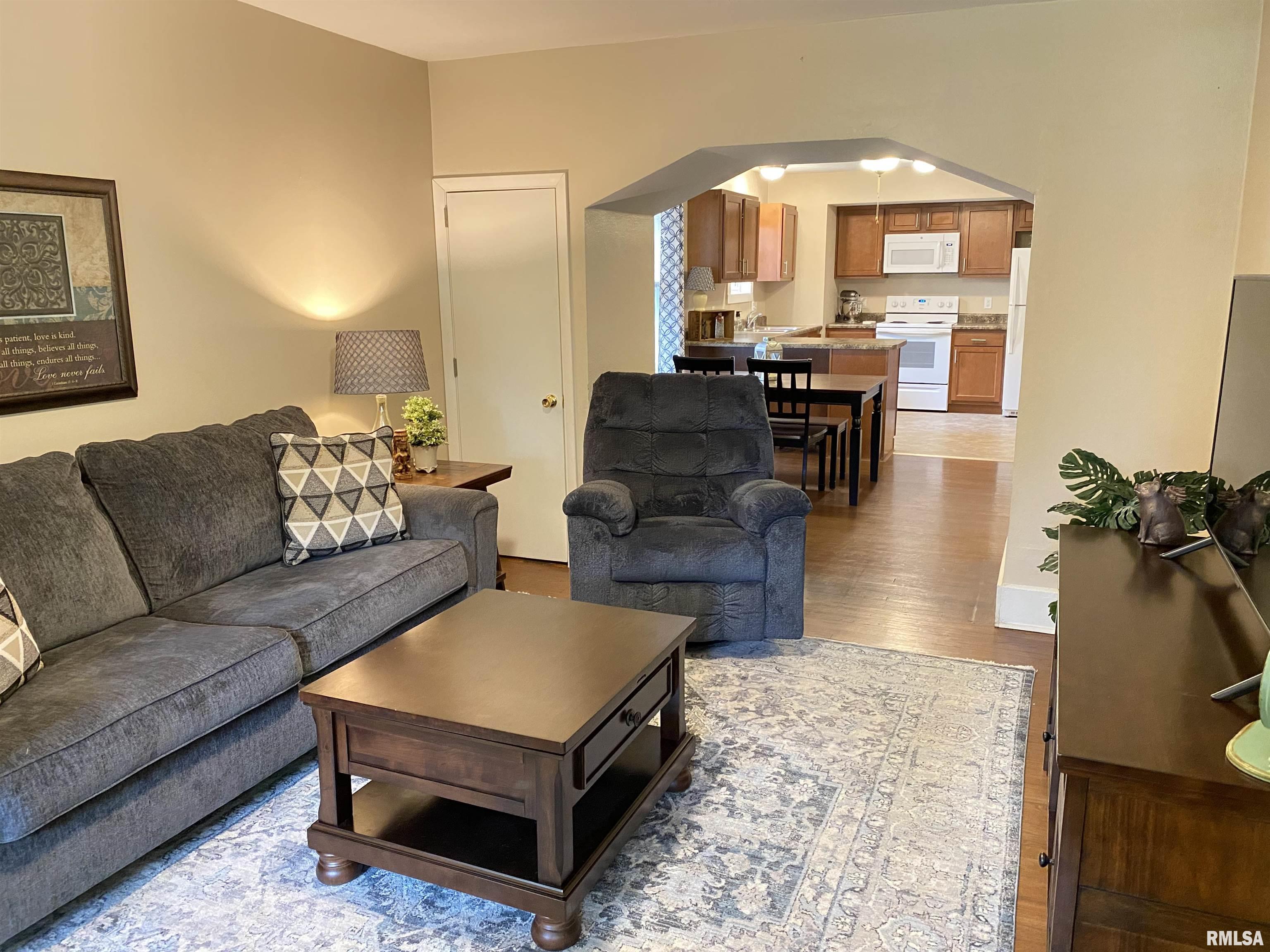524 Broad Place Springfield, IL 62703 - Photo 3 of 14
