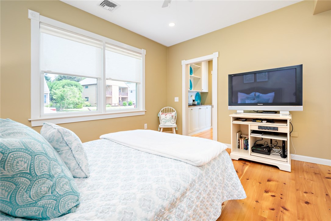 35 Lake Road Narragansett, RI 02882 - Photo 17 of 49