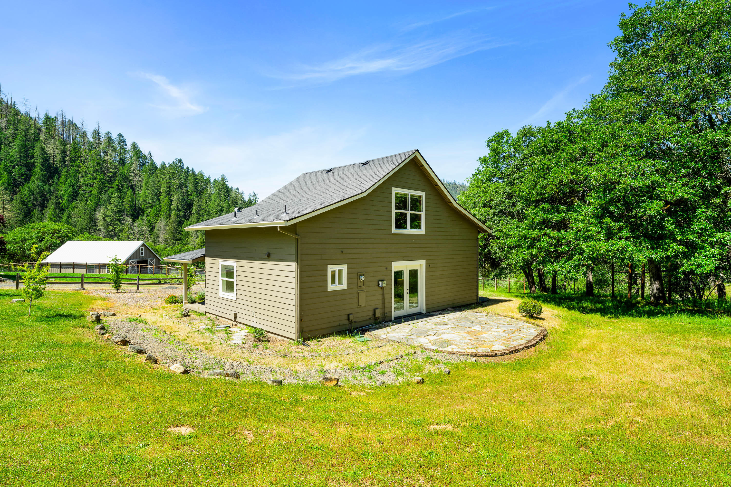 931 Hogan Road Jacksonville, OR 97530 - Photo 38 of 74 39-EXT (31 of 35)