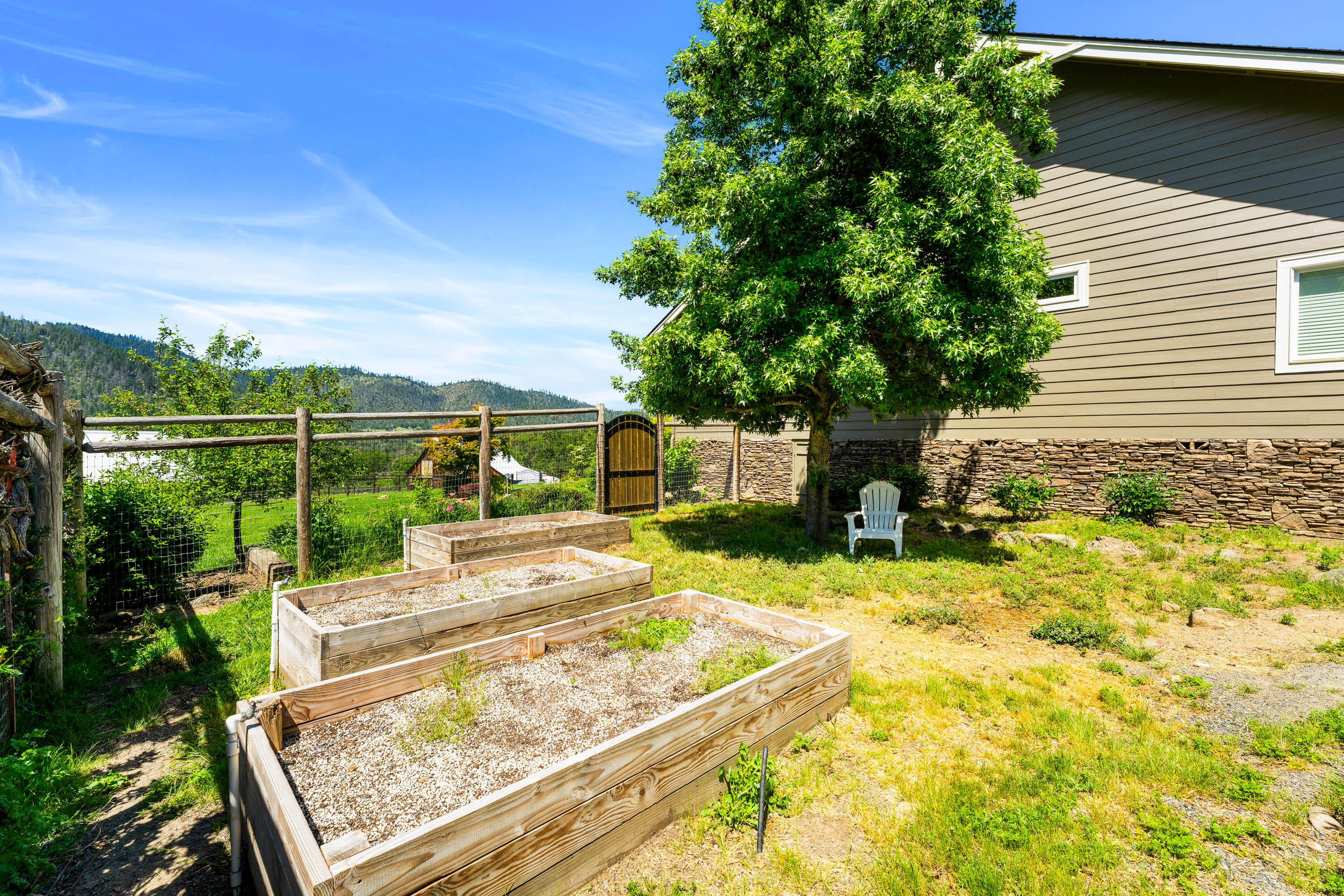 931 Hogan Road Jacksonville, OR 97530 - Photo 41 of 74 42-EXT (34 of 35)