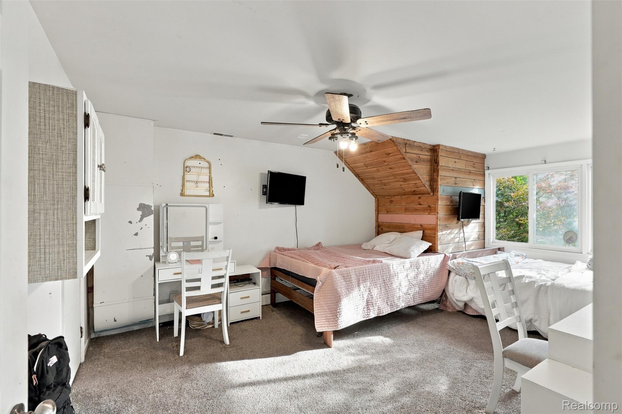 26516 Romine Road New Boston, MI 48164 - Photo 28 of 62 Built-in ceiling fan with integrated lighting