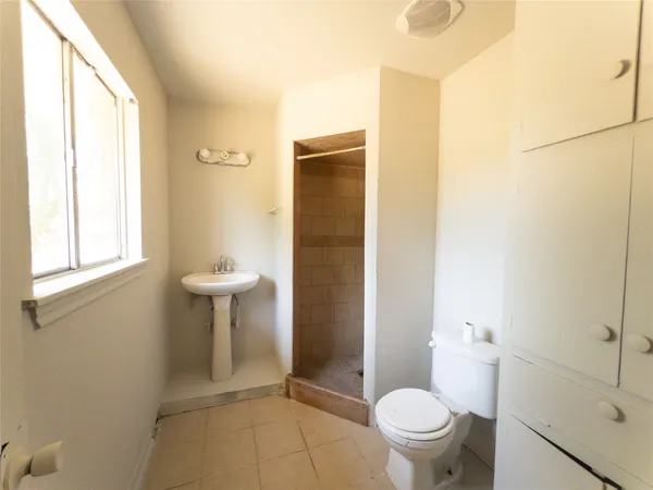 $1,800 | 814 Eastlake Street, Houston, TX 77034