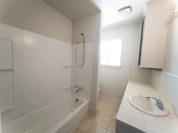 $1,800 | 814 Eastlake Street, Houston, TX 77034