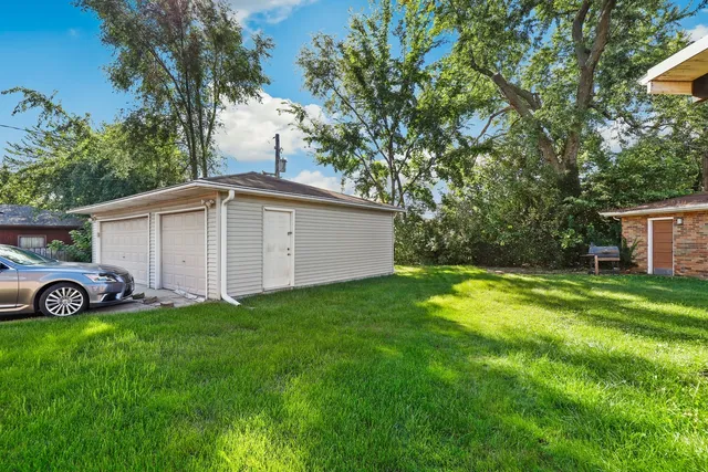 a view of a house with backyard and trees