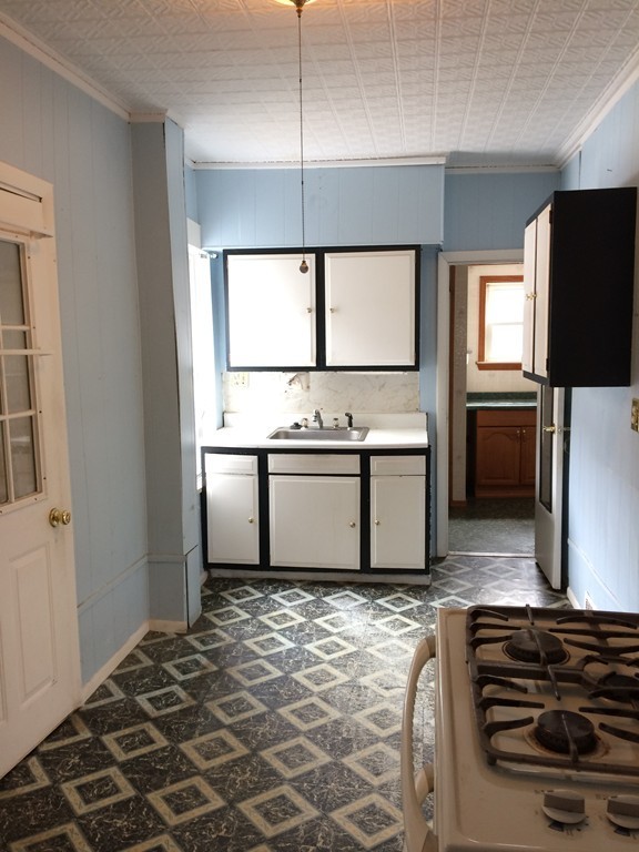 42 Spring St Extension South Hadley, MA 01075 - Photo 3 of 27 Gallery Image 3