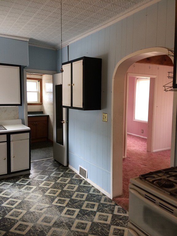 42 Spring St Extension South Hadley, MA 01075 - Photo 4 of 27 Gallery Image 4