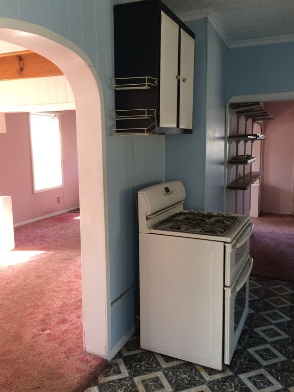42 Spring St Extension South Hadley, MA 01075 - Photo 5 of 27 Gallery Image 5