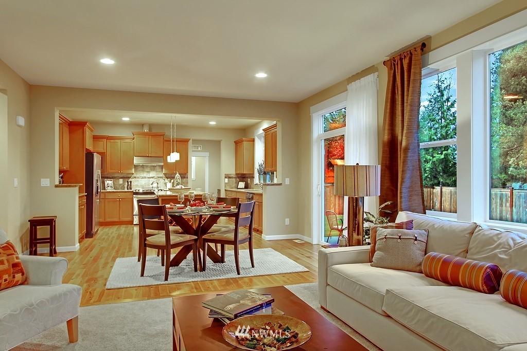 701 Pasco Place Northeast Renton, WA 98059 - Photo 3 of 15