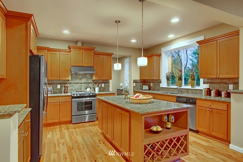 701 Pasco Place Northeast Renton, WA 98059 - Photo 4 of 15