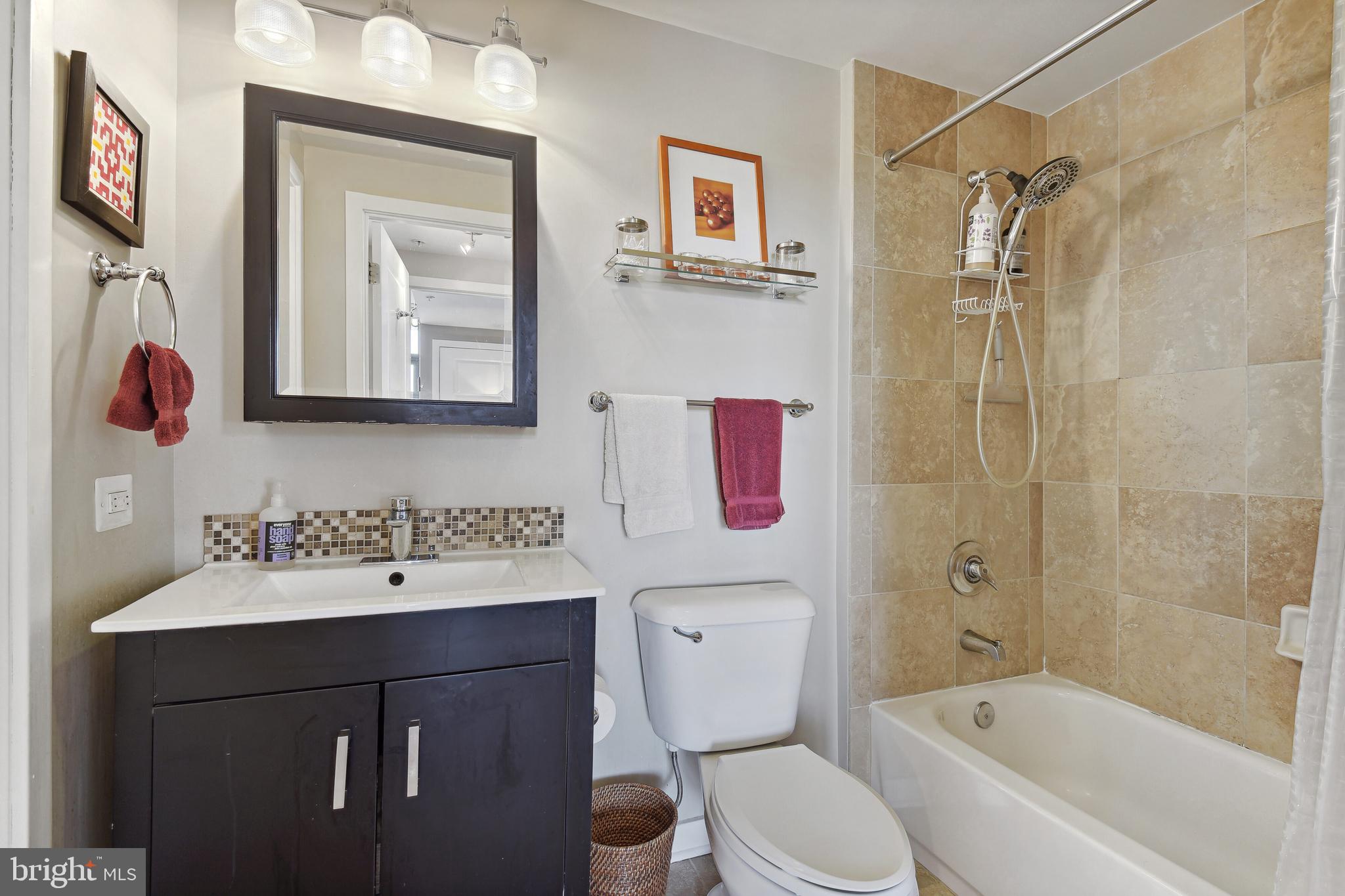 475 K Street Northwest, Unit 908 Washington, DC 20001 - Photo 17 of 31 Bath #2 w/access door to the laundry room