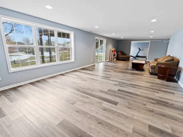 $550,000 | 4 Kenilworth Court, Cary, IL 60013