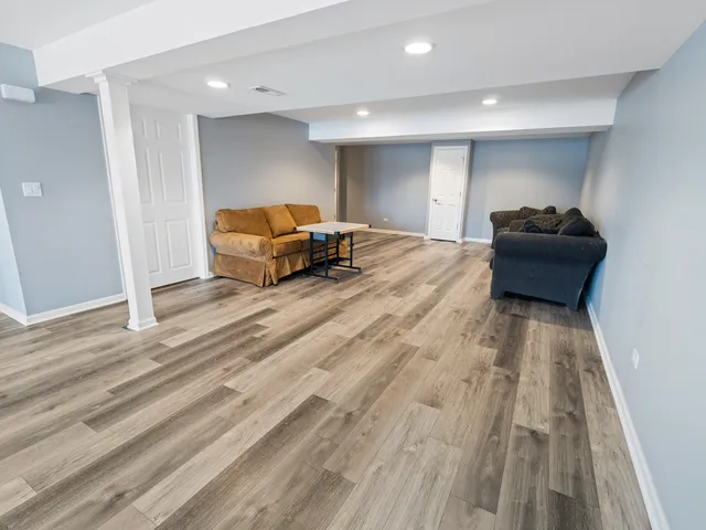 $550,000 | 4 Kenilworth Court, Cary, IL 60013