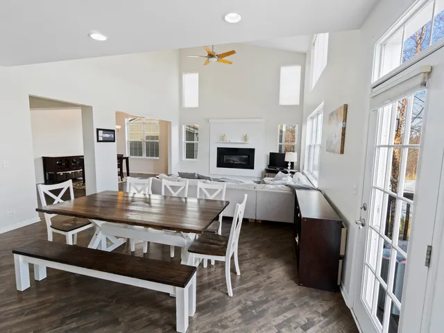 $550,000 | 4 Kenilworth Court, Cary, IL 60013