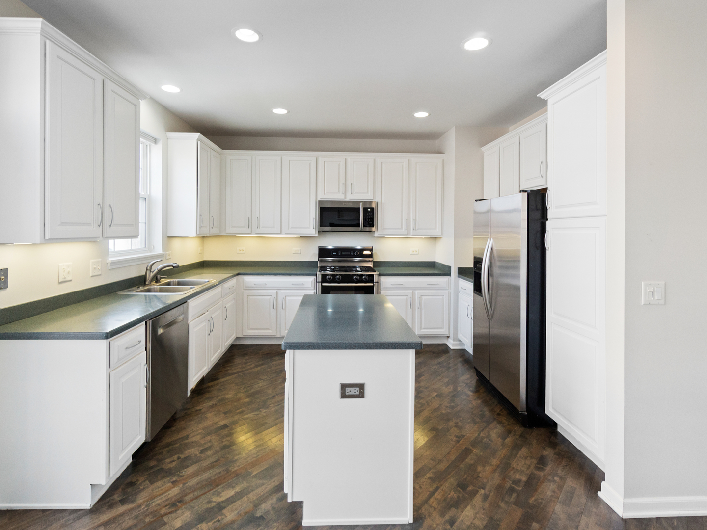 4 Kenilworth Court Cary, IL 60013 - Photo 7 of 29