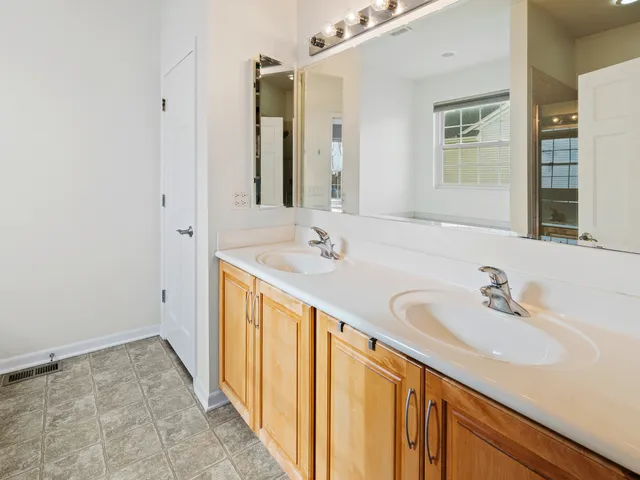 $550,000 | 4 Kenilworth Court, Cary, IL 60013