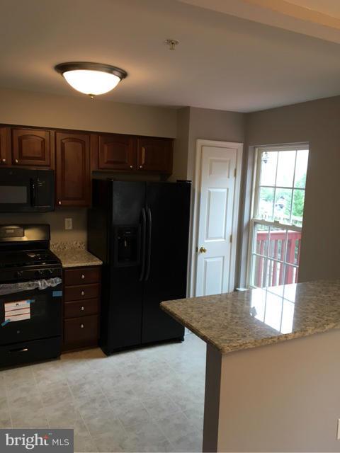 7605 Fairbrook Road Baltimore, MD 21244 - Photo 2 of 25 Kitchen