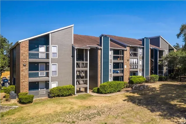 $769 | 2170 Thousand Oaks Drive, Unit 237T, San Antonio, TX 78232