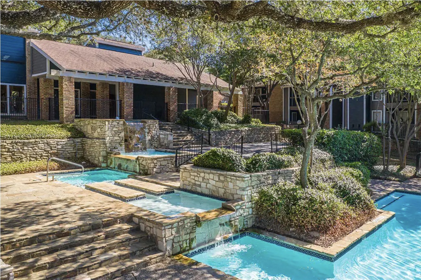 2170 Thousand Oaks Drive, Unit 237T San Antonio, TX 78232 - Photo 35 of 36 front view of a house with a yard