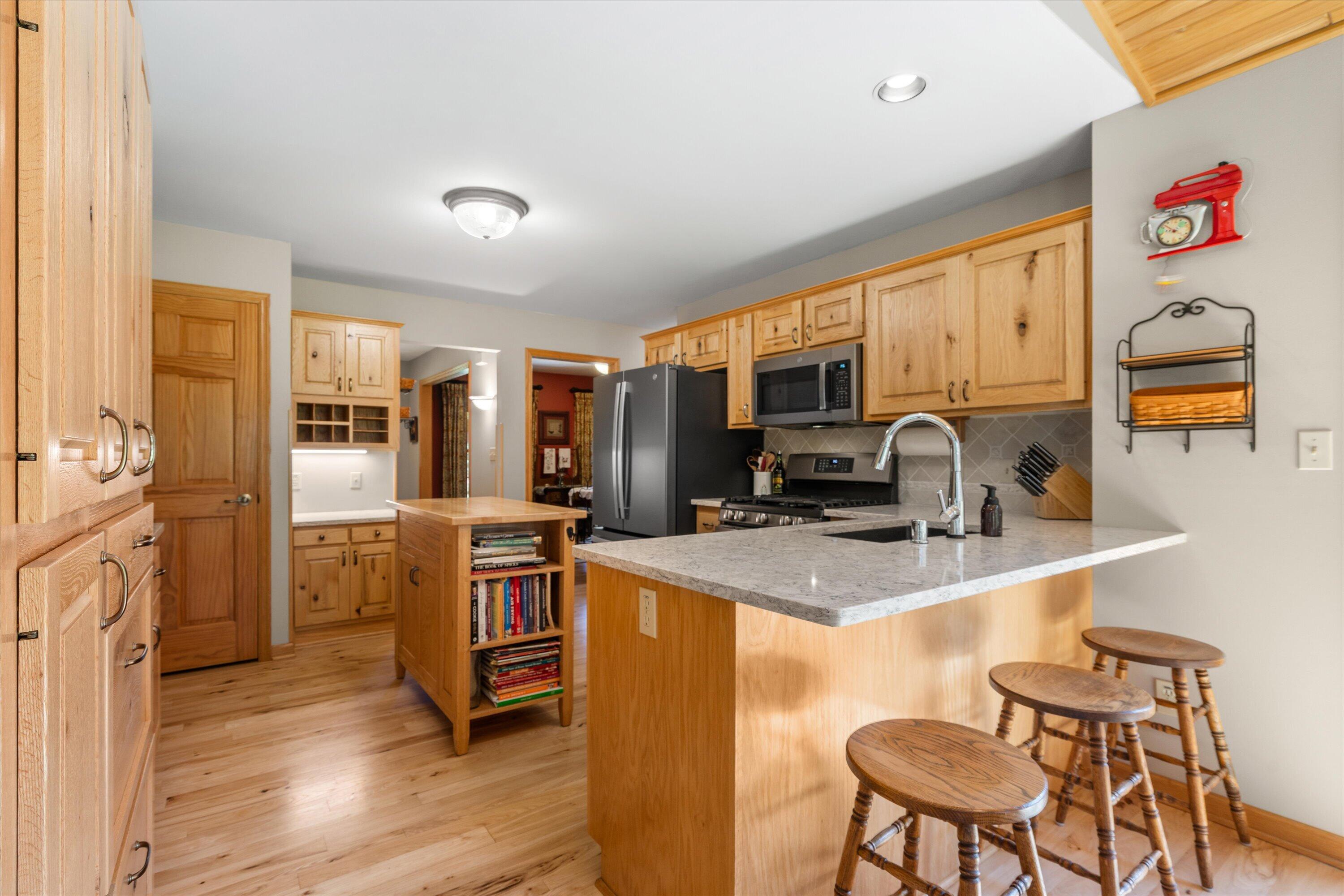 1669 Lake Shore Road Grafton, WI 53024 - Photo 16 of 70 Kitchen