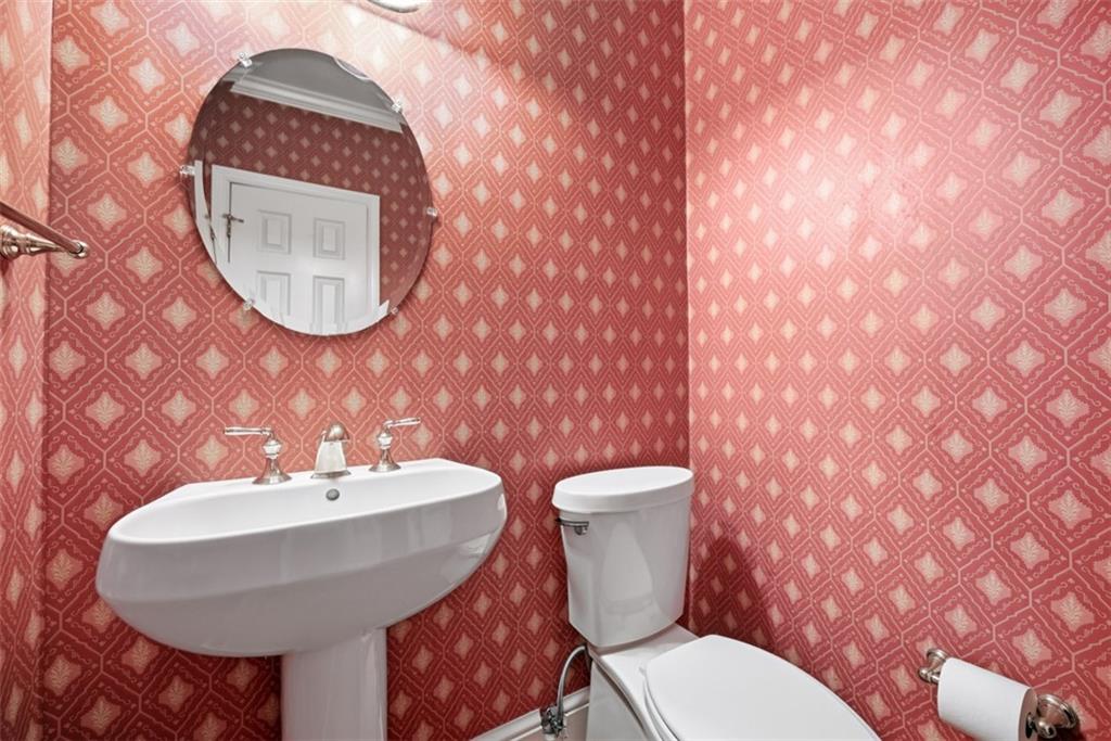39 Windsor Road Pittsburgh, PA 15215 - Photo 20 of 49 Main Level Half Bath
