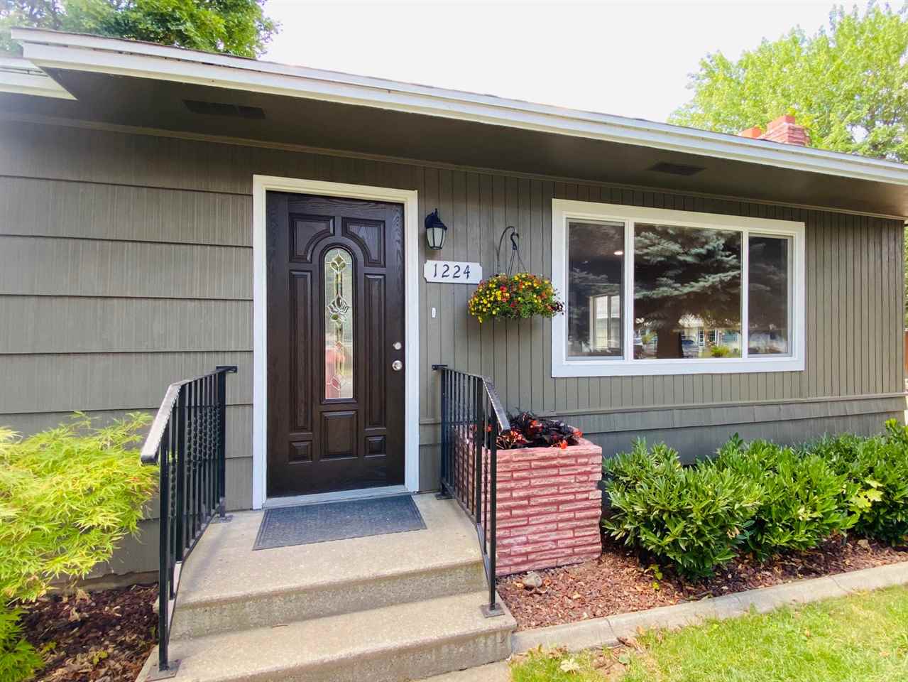 1224 South Skipworth Road Spokane Valley, WA 99206 - Photo 2 of 26 Gallery Image 2