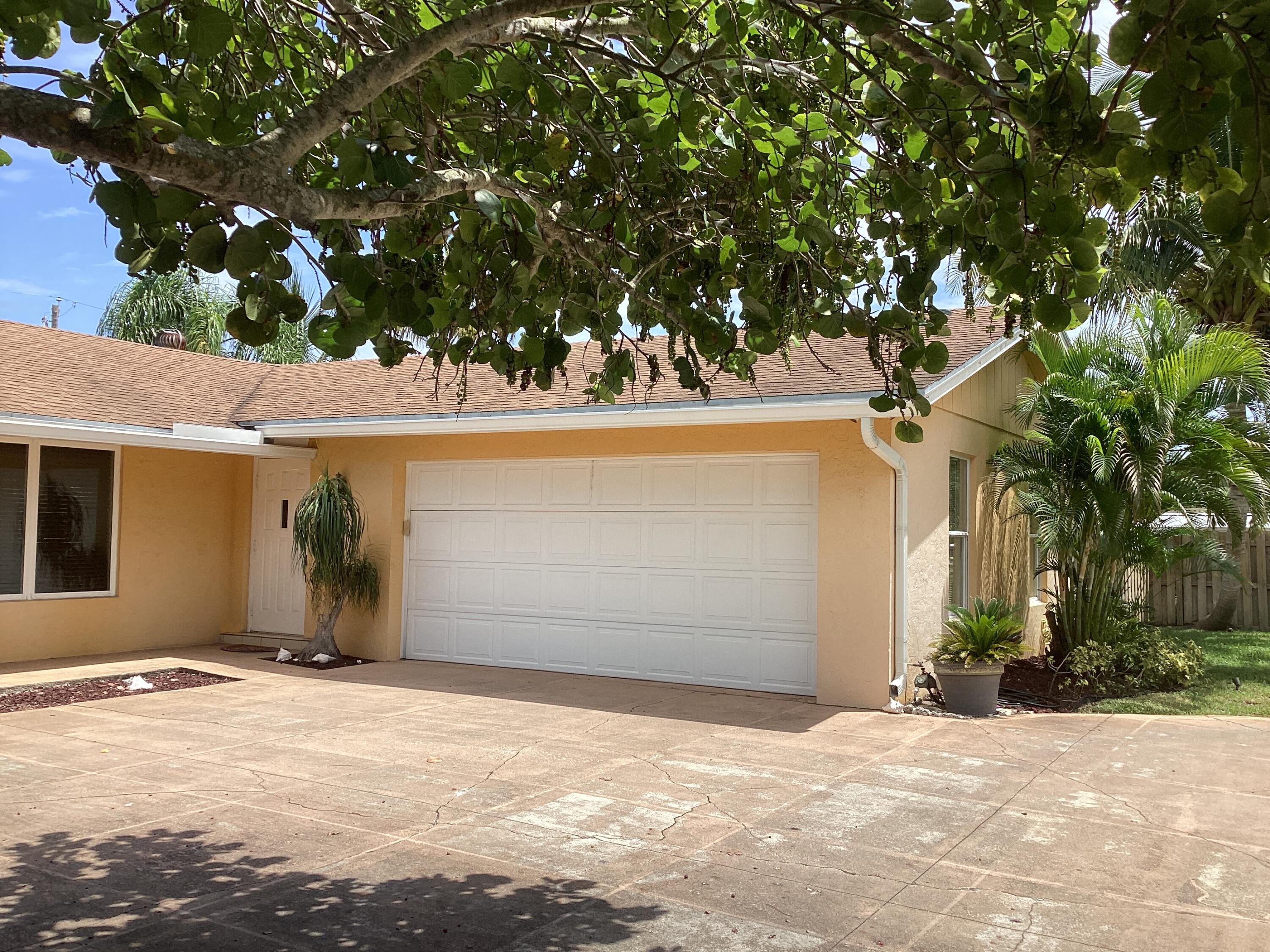 5159 Center Street Jupiter, FL 33458 - Photo 3 of 40 IMG_0561