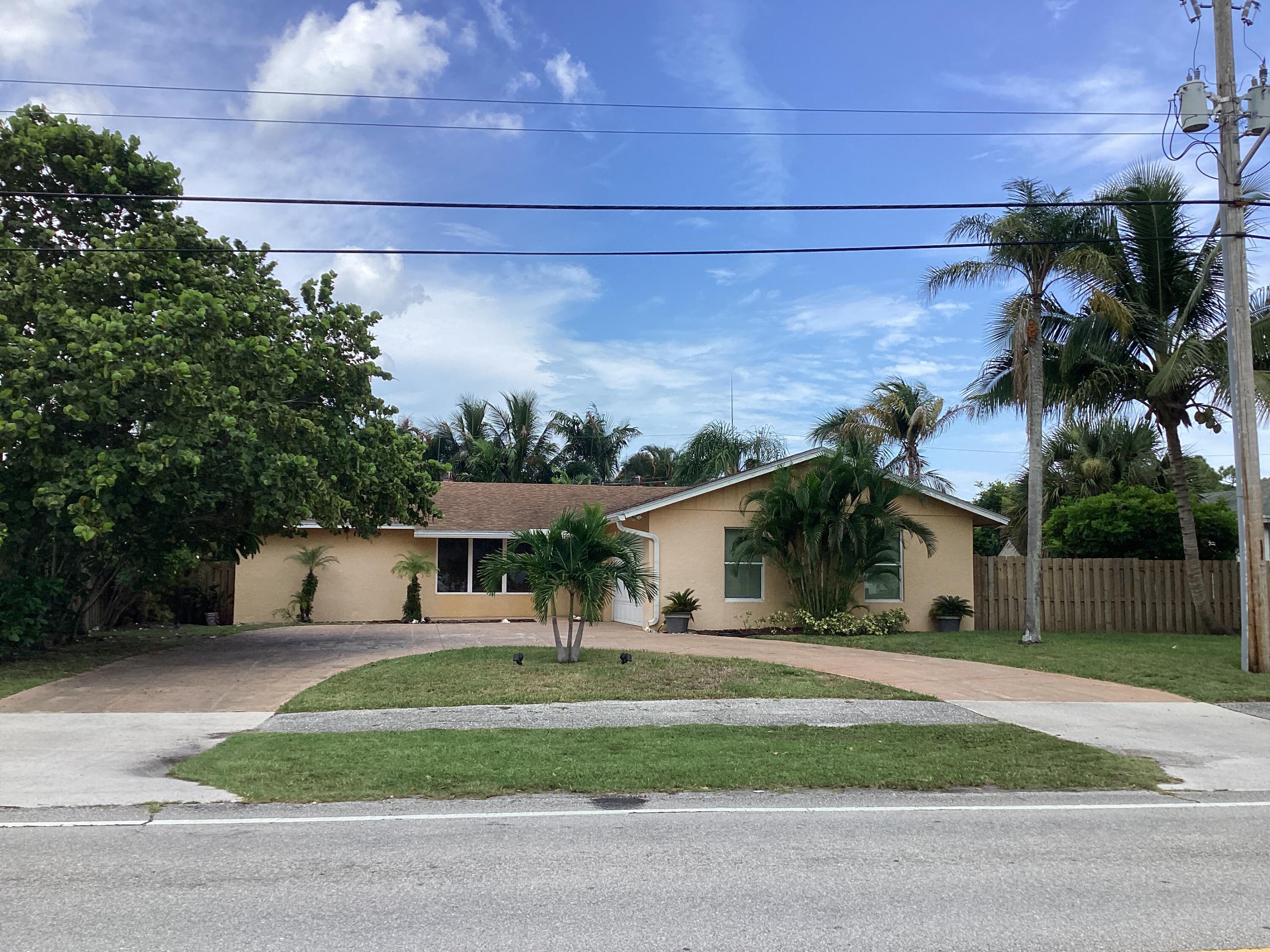 5159 Center Street Jupiter, FL 33458 - Photo 4 of 40 IMG_0567