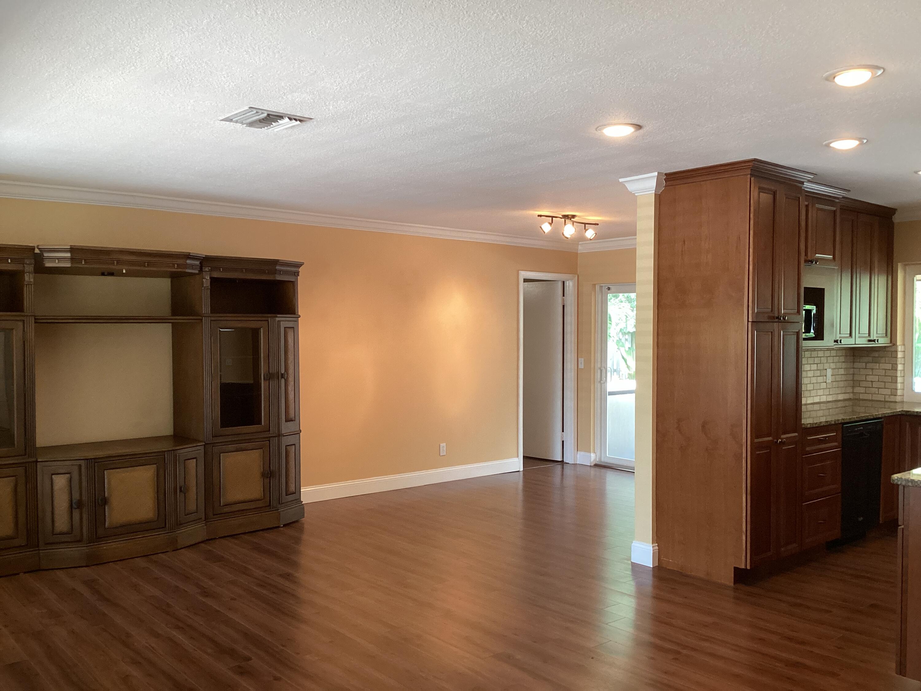 5159 Center Street Jupiter, FL 33458 - Photo 6 of 40 IMG_0519