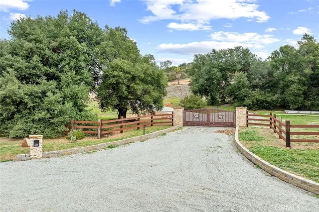 $1,098,000 | 39948 Avenida La Cresta, Murrieta, CA 92562