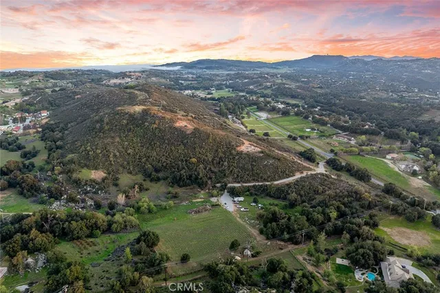 $1,098,000 | 39948 Avenida La Cresta, Murrieta, CA 92562