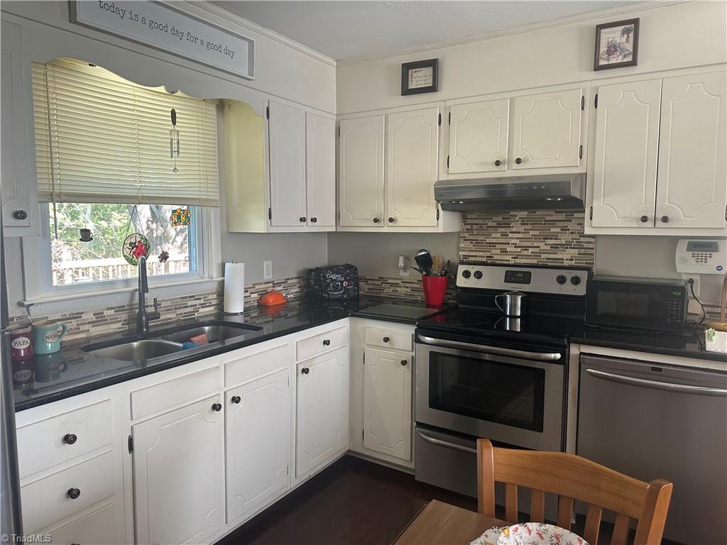 784 White Pines Country Club Road Mount Airy, NC 27030 - Photo 9 of 28