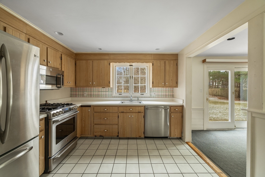 17 Longmeadow Road Hingham, MA 02043 - Photo 8 of 36 Gallery Image 8