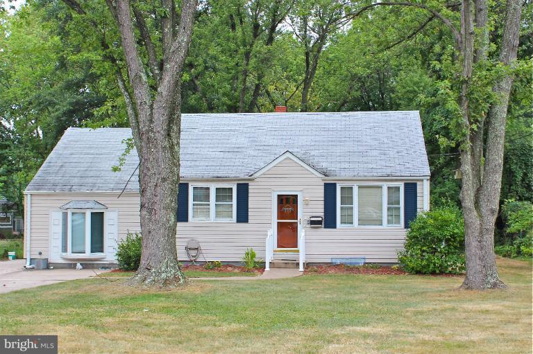 6722 Queens Road Alexandria, VA 22306 - Photo 1 of 28 Exterior (Front)