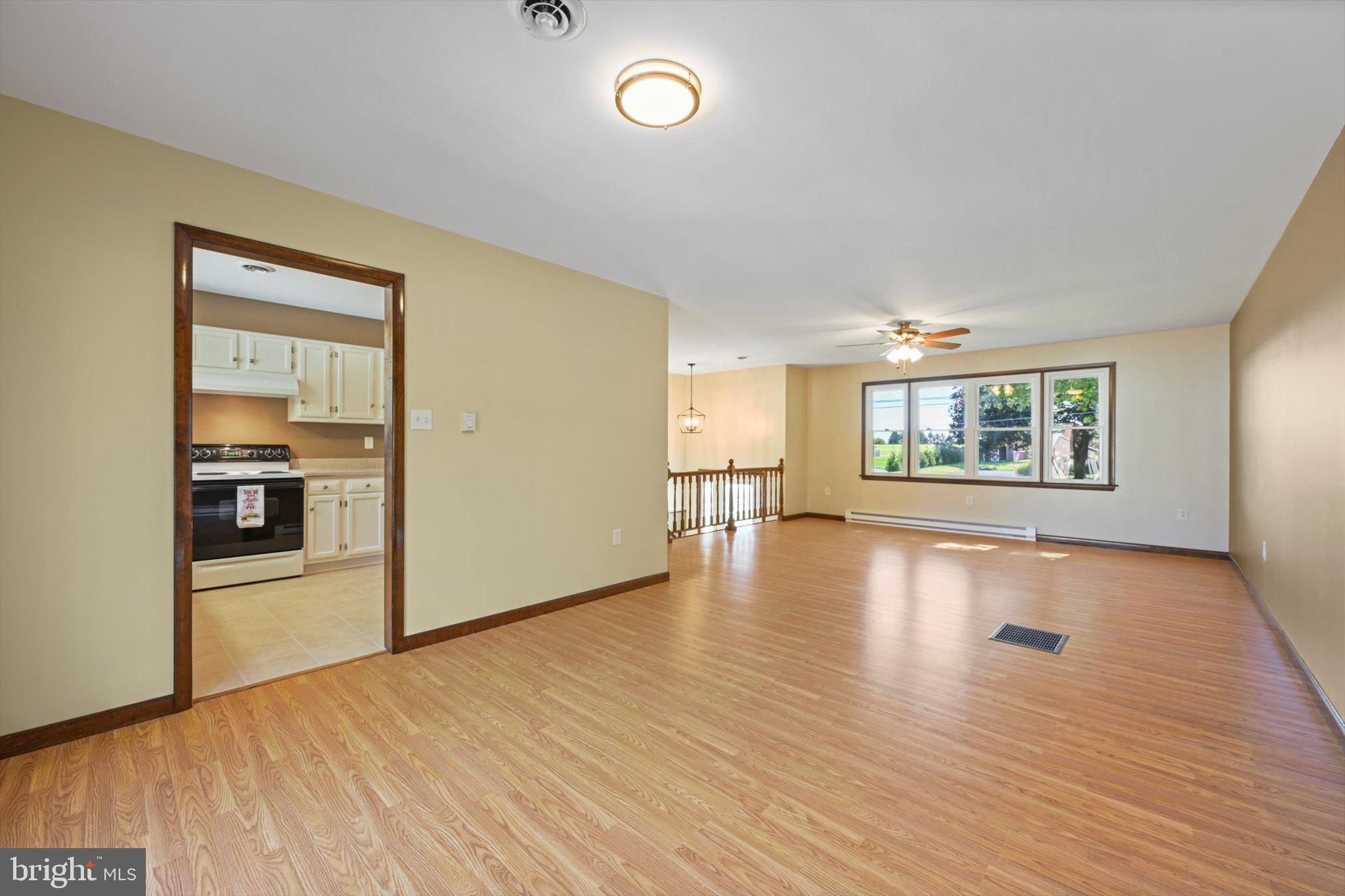 34 Fairland Road Manheim, PA 17545 - Photo 13 of 41 Dining & Living