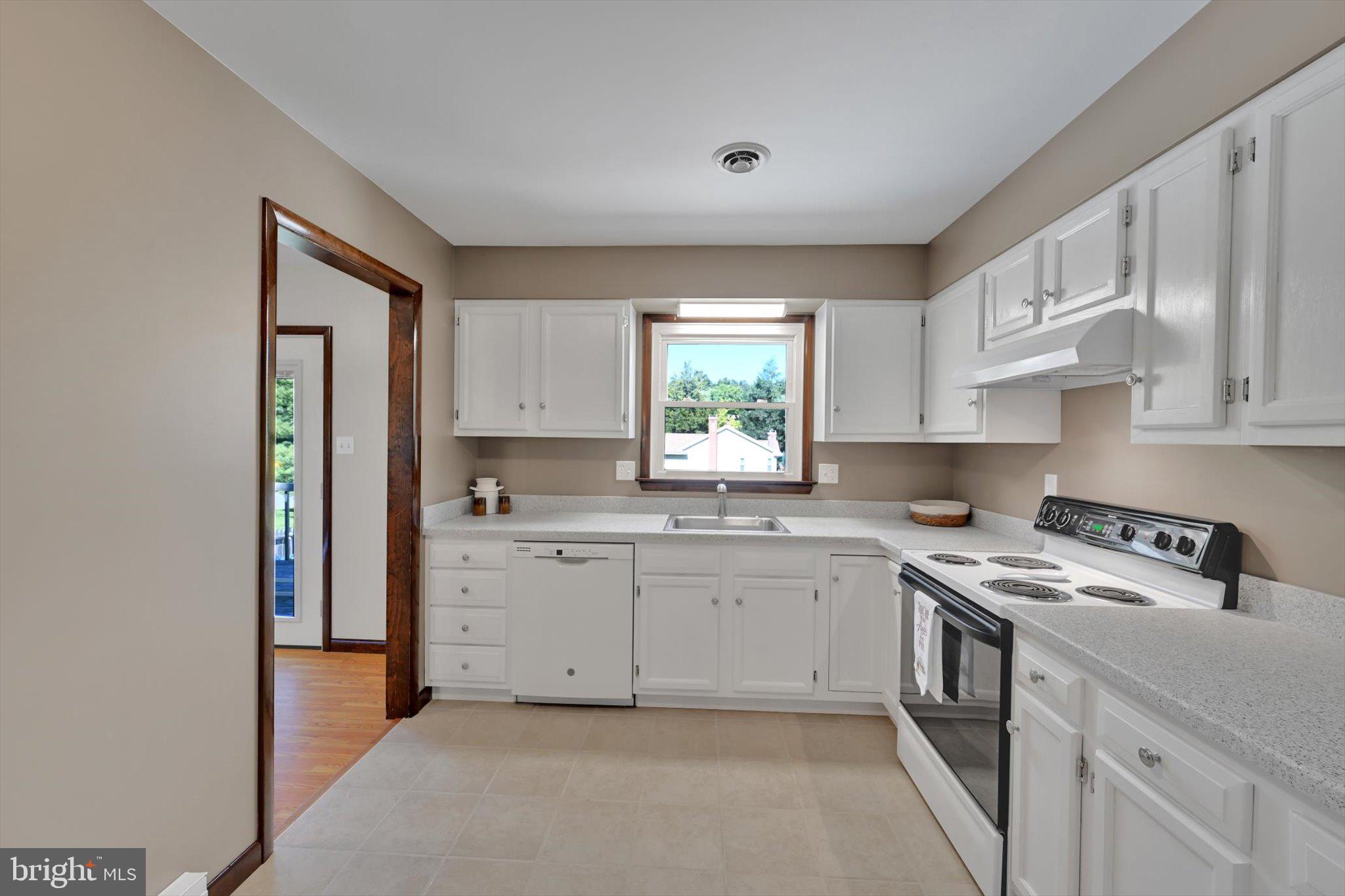 34 Fairland Road Manheim, PA 17545 - Photo 16 of 41 Kitchen