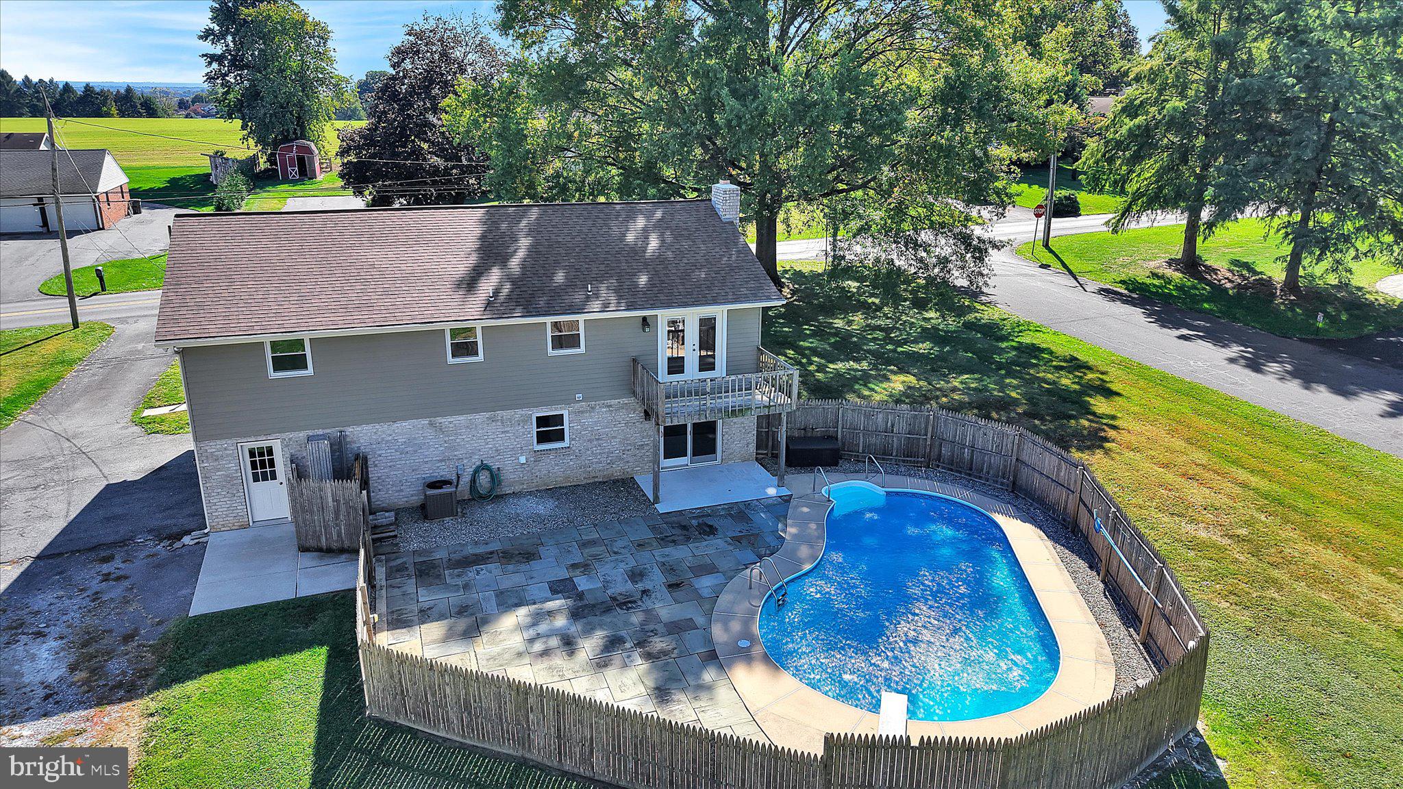 34 Fairland Road Manheim, PA 17545 - Photo 2 of 41 Beautiful Pool