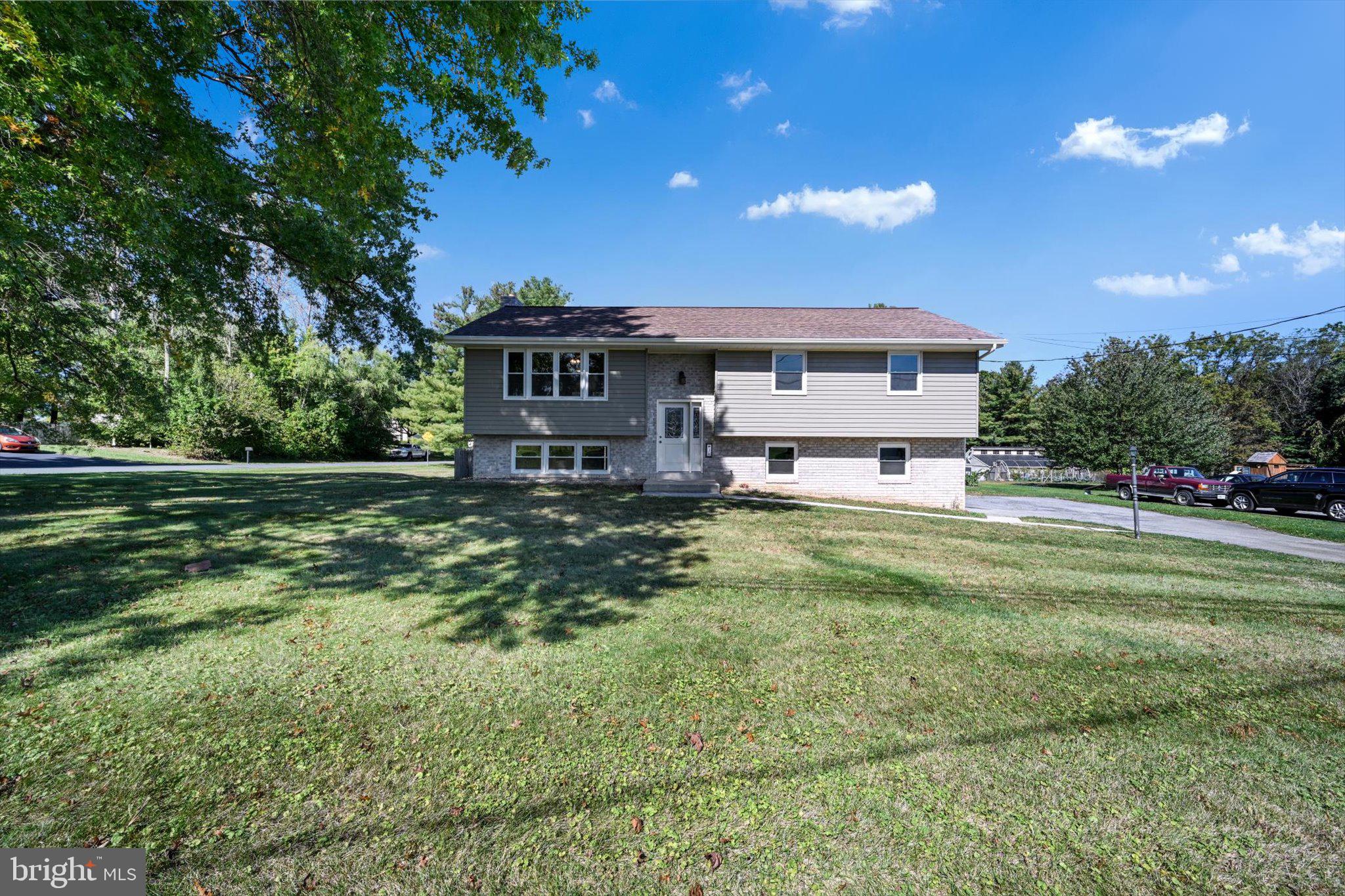 34 Fairland Road Manheim, PA 17545 - Photo 7 of 41 Front