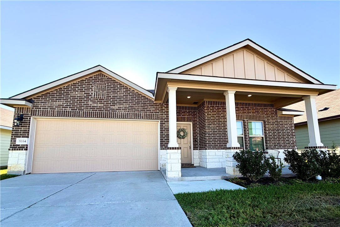 a front view of house with yard