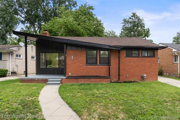 $324,900 | 24300 Seneca Street, Oak Park, MI 48237