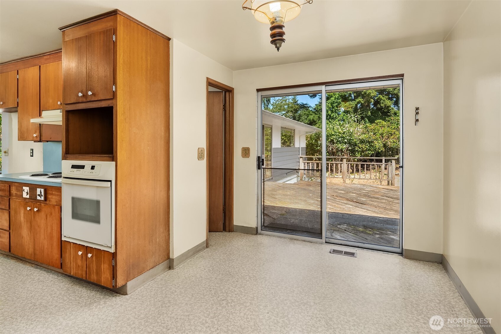 8725 Maple Lane Edmonds, WA 98026 - Photo 11 of 28