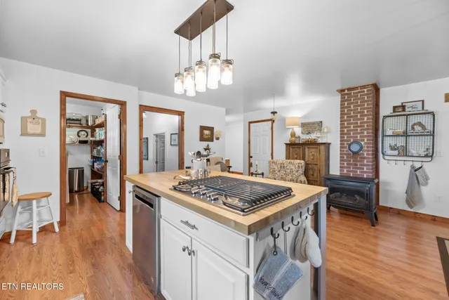 $1,194,000 | 1292 Deer Lodge Highway, Sunbright, TN 37872