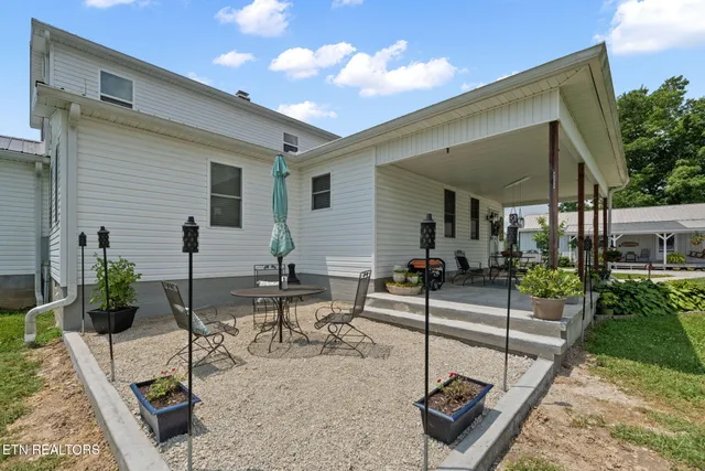 $1,194,000 | 1292 Deer Lodge Highway, Sunbright, TN 37872