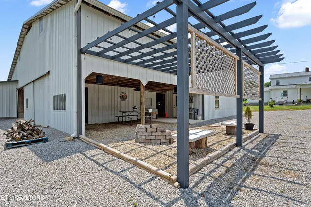 $1,194,000 | 1292 Deer Lodge Highway, Sunbright, TN 37872