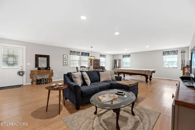 $1,194,000 | 1292 Deer Lodge Highway, Sunbright, TN 37872