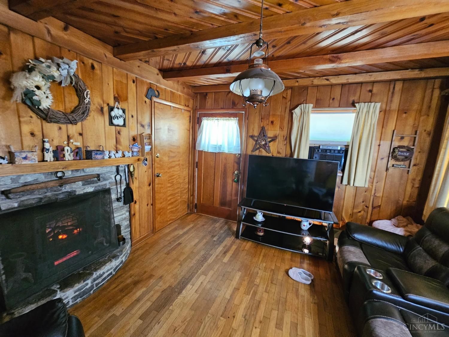 5280 Hester Road Oxford, OH 45056 - Photo 3 of 24