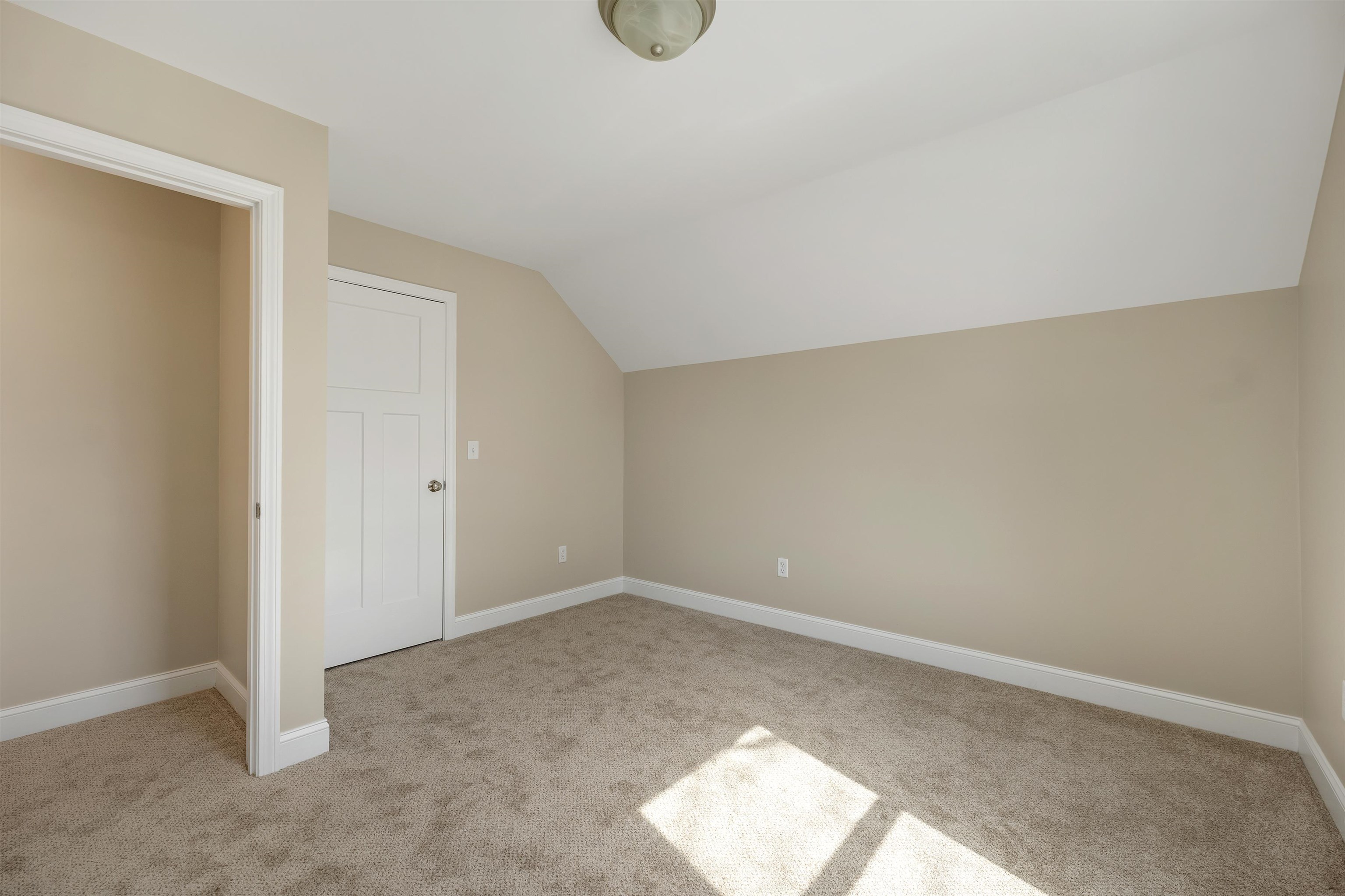 370 Stage Road, Unit 3 Nottingham, NH 03290 - Photo 34 of 40