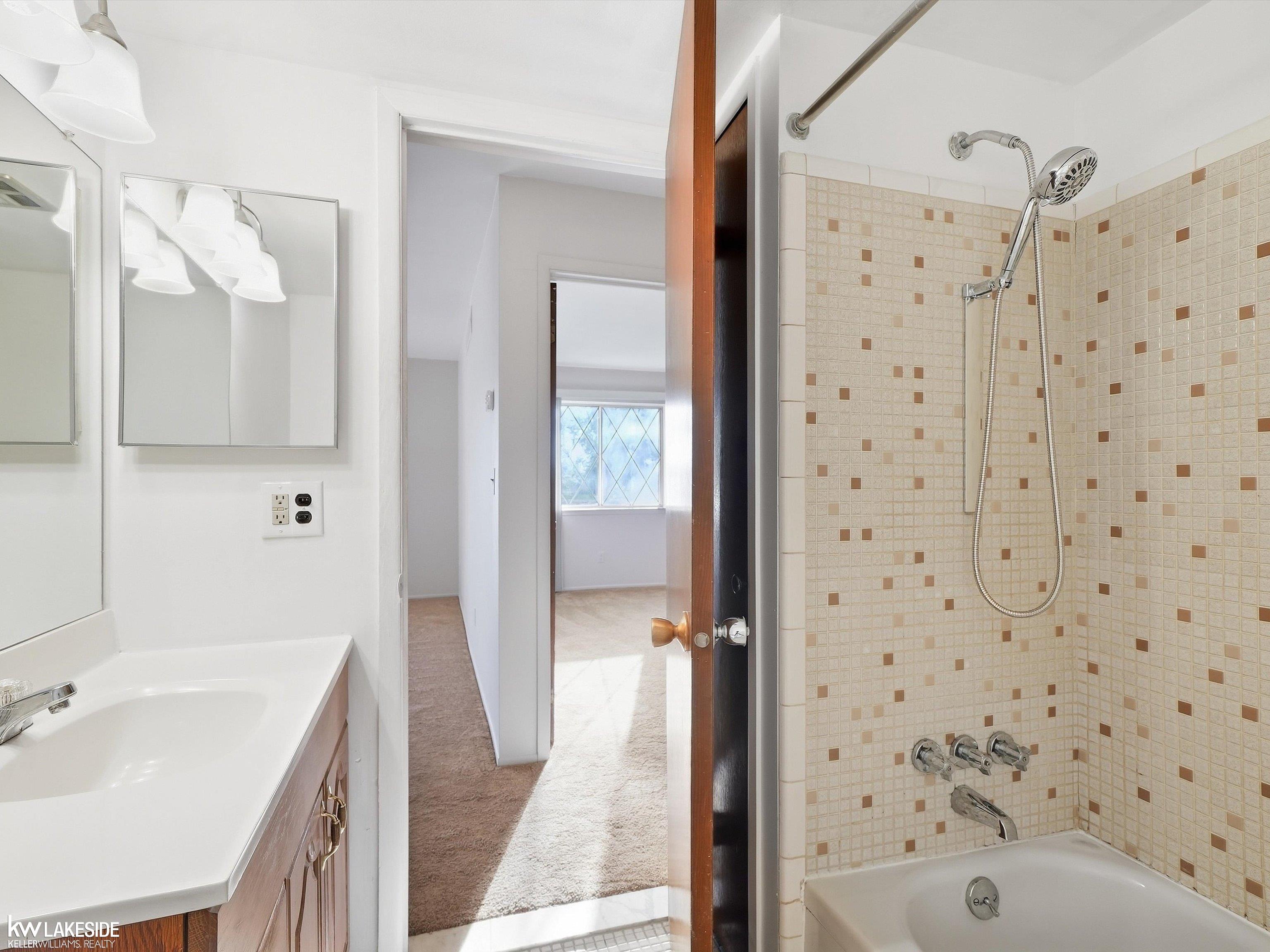 29313 Hayes Road, Unit 35 Warren, MI 48088 - Photo 15 of 23 Gallery Image 15