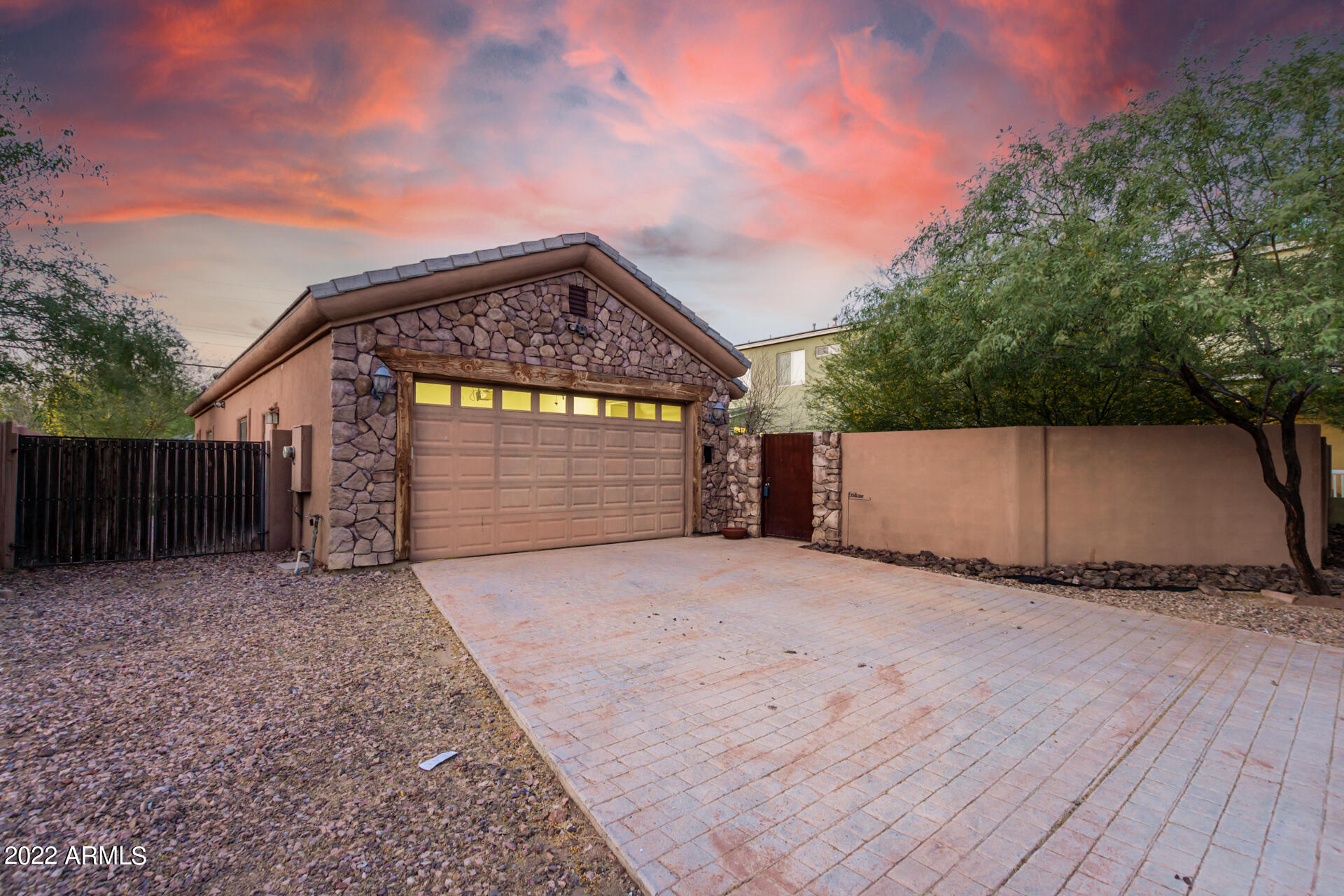 1020 East Curry Road Tempe, AZ 85288 - Photo 3 of 31 0002-02-Curry