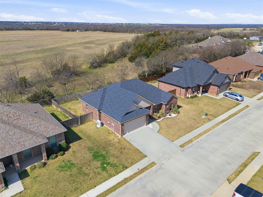 711 Hadley Lane Valley View, TX 76272 - Photo 36 of 40 Aerial perspective of suburban area